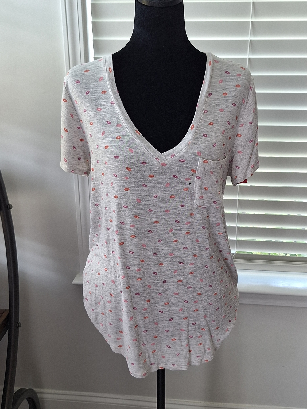 Verve Ami White V-Neck Tee with Pink & Coral Lip Print